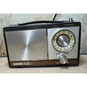 Vintage Jade Battery Electric AM/FM Transistor Radio Model J-2218 Powers On!